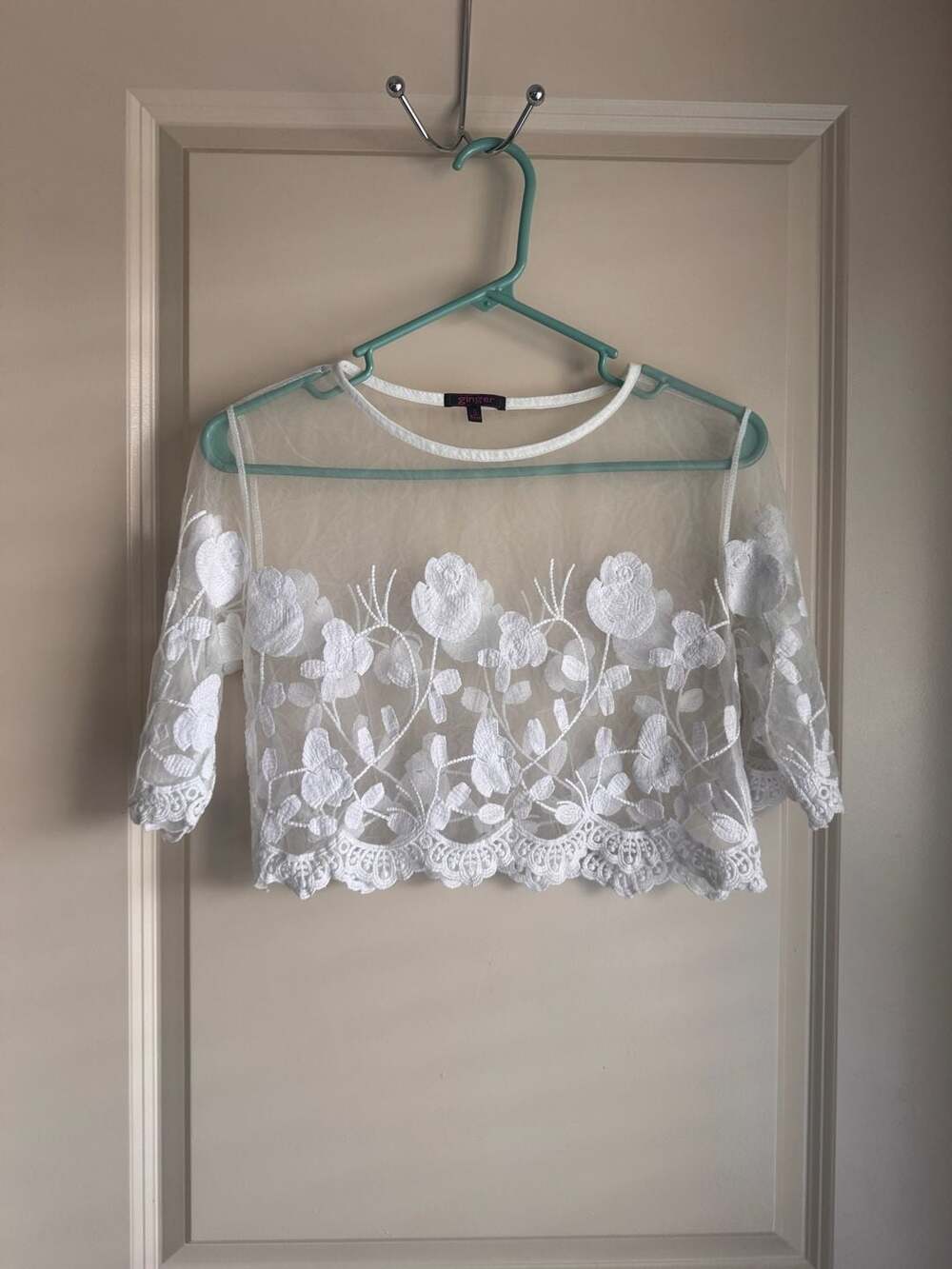 Ginger White Sheer Mesh Floral Embroidered Crop Top Size S